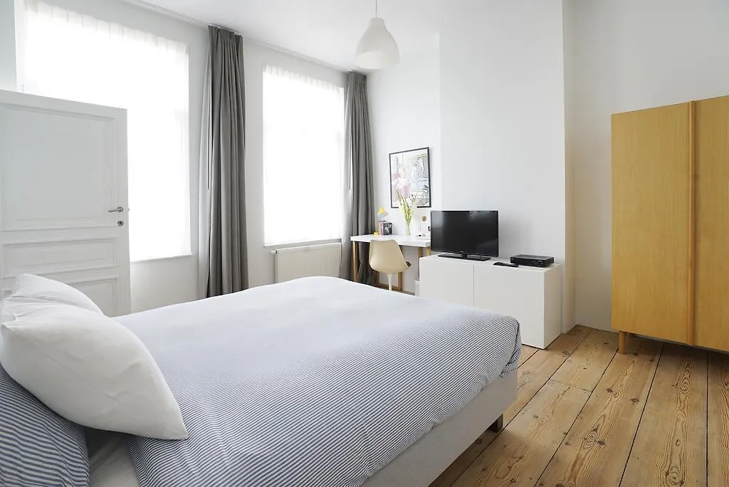 B&B Home & The City Brussels Bed & Breakfast